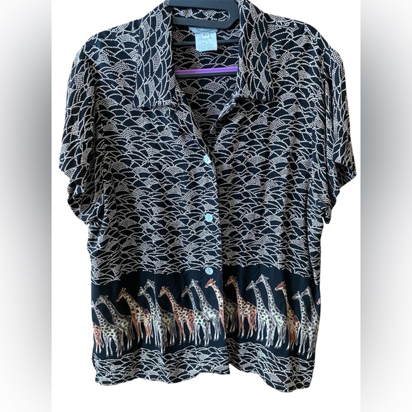Black and White Giraffe Print Women's Top - Picture 1 of 4